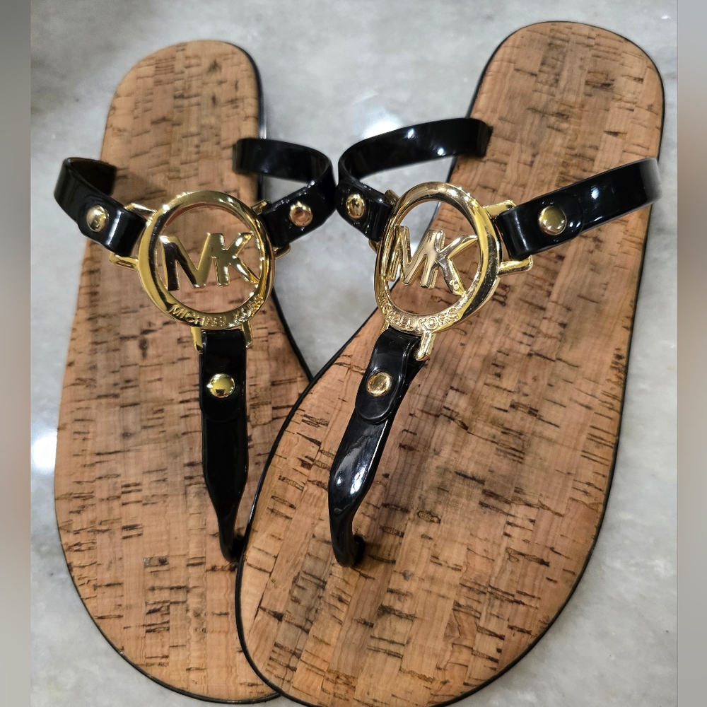 Michael Kors Women's Black and Gold Flat Thong Sandals Sz6